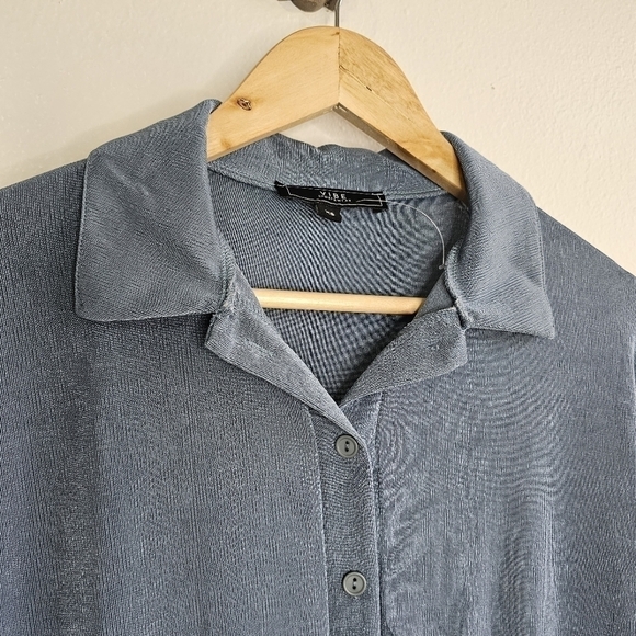 Blue long sleeve knit stretch button collared top - Picture 2 of 9